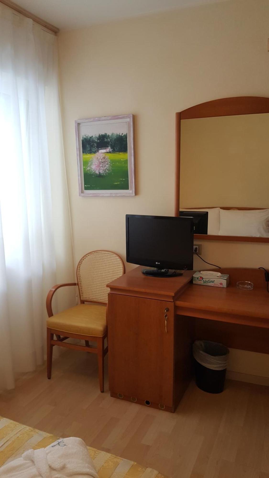 Hotel Arizona Lignano Sabbiadoro Rum bild